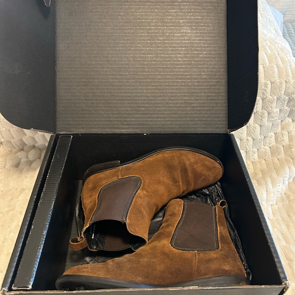 Thursday Duchess Chelsea Boots - Picture 2 of 6